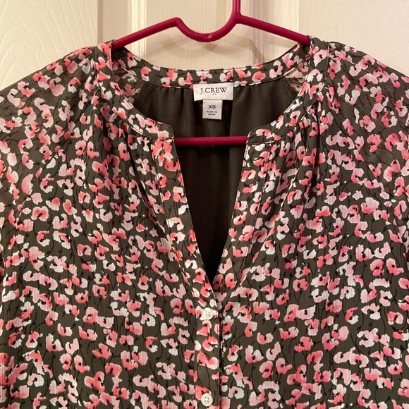 J Crew Blouse Olive Green with Floral Print of Pink White Black V Neck WM SZ XS - Picture 3 of 13